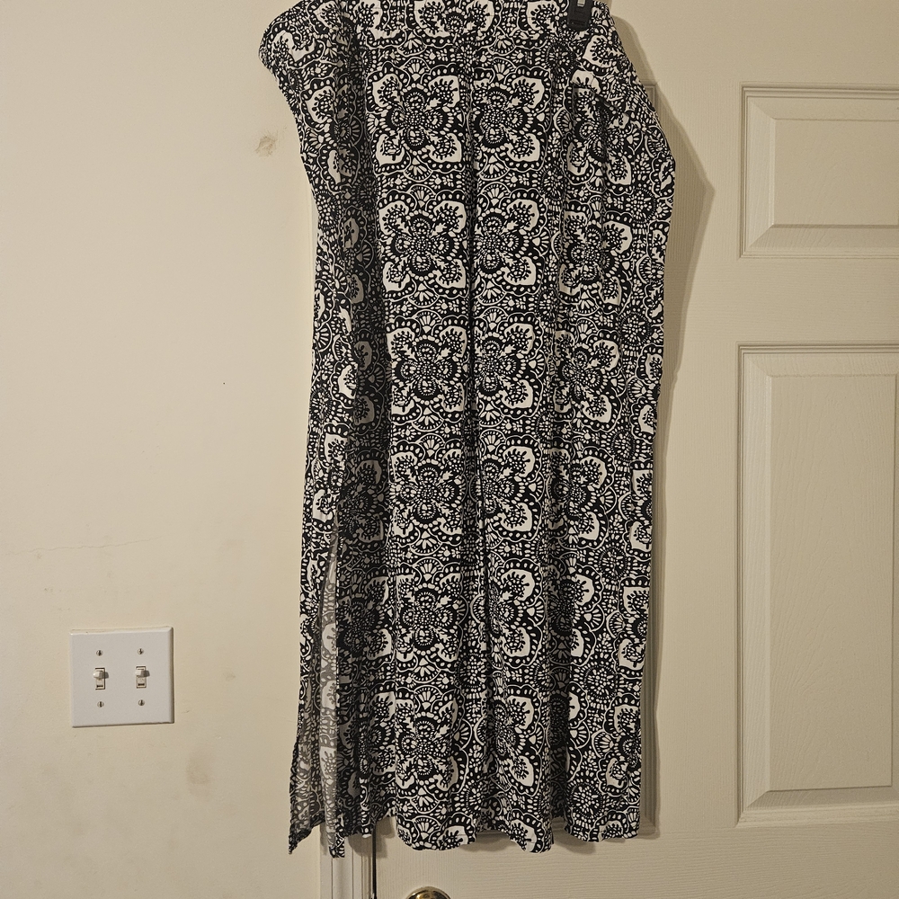 Old Navy Black and White Patterned A-Line Skirt